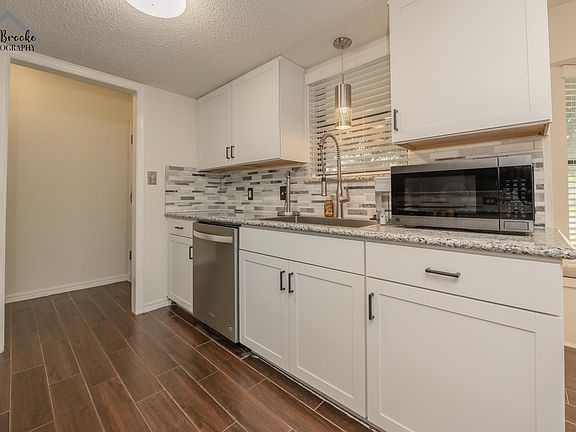 5th image of 1609 Grandview W
