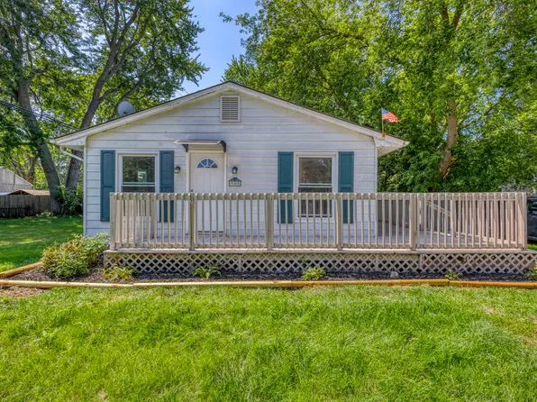 905 Liberty St, Algonac, MI 48001