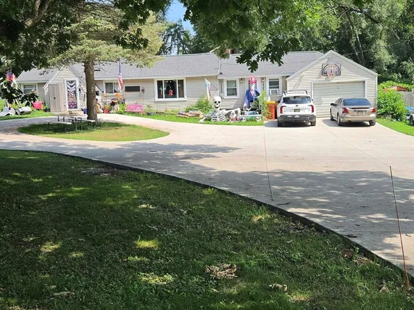 2361 Airway St NE, Grand Rapids, MI 49525
