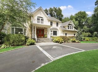 4 Crestview Dr, Pleasantville, NY 10570