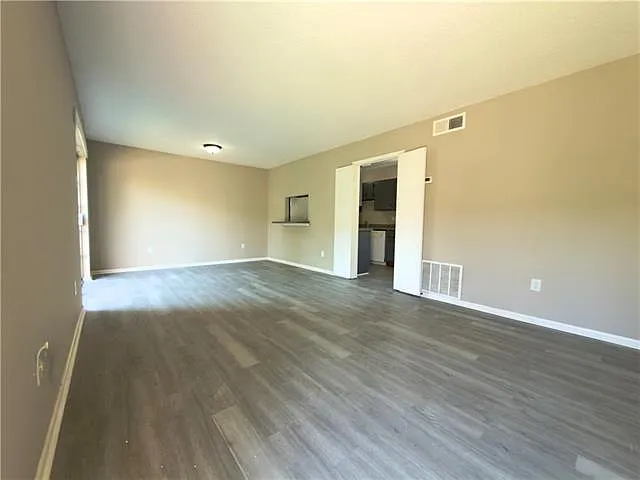 2 bed, 1.5 bath, 1080 sqft, $1,300 — Photo 2