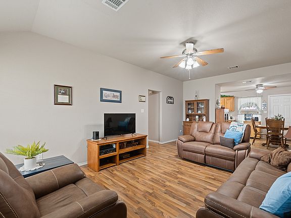 3rd image of 1595 Spring Branch Dr