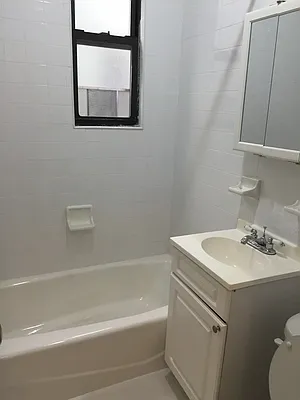 Rented by Realty 2000 Corp | media 8