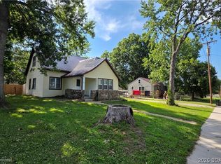 513 S Burke St, Versailles, MO 65084