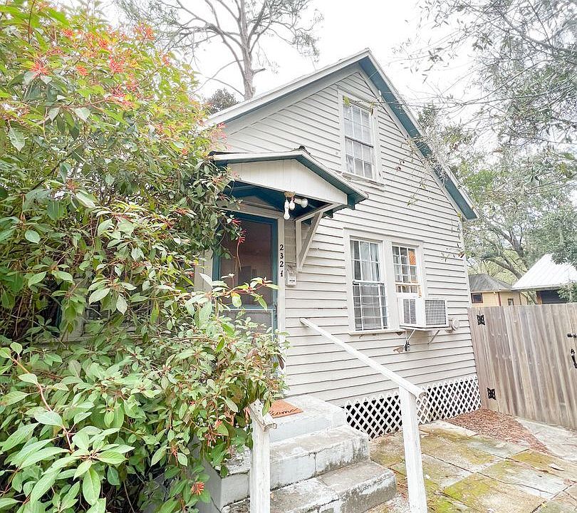 1st image of 232 1/2 NW 4th Ave