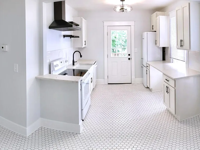 415 Park Cir — Photo 11