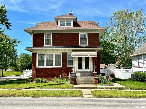 518 W 8th St, Beardstown, IL 62618