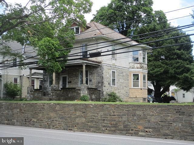 1st image of 222 E North Ln