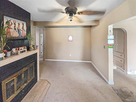 4th image of 22449 Marine Ave