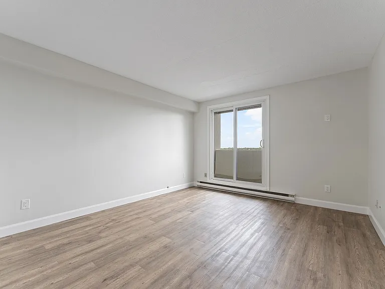 11873 Tecumseh Rd E — Photo 12