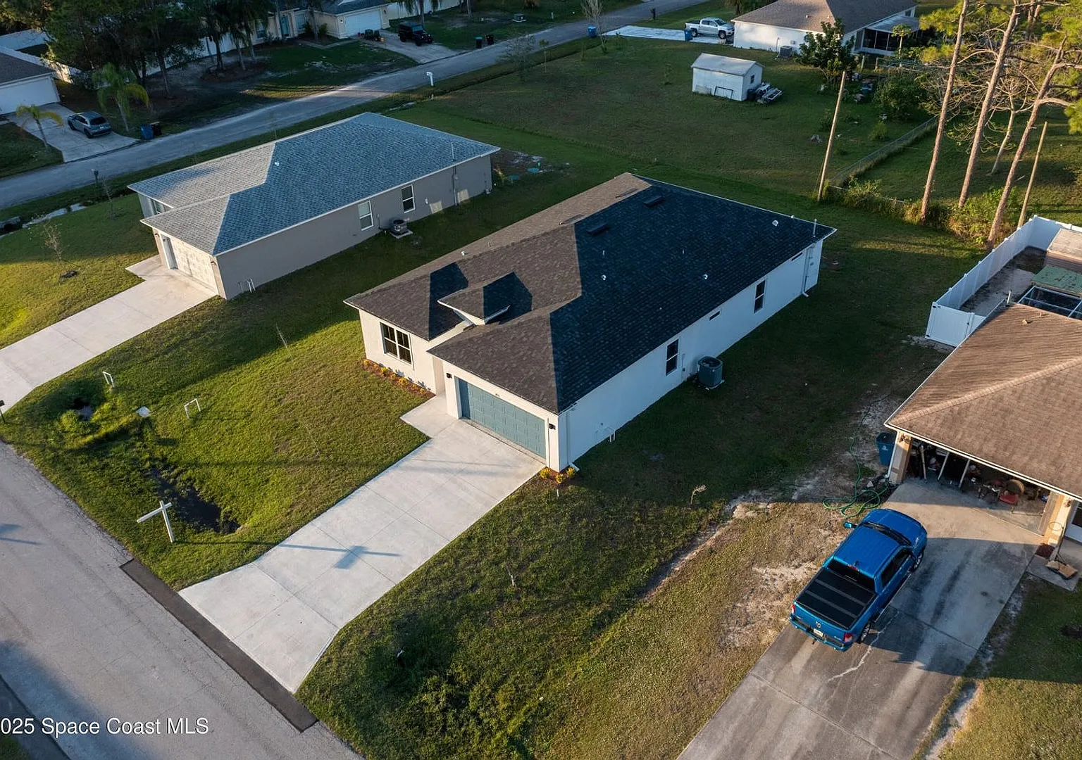 4-bedroom 3 Bathroom Rental w/ In-Law Suite — Photo 4