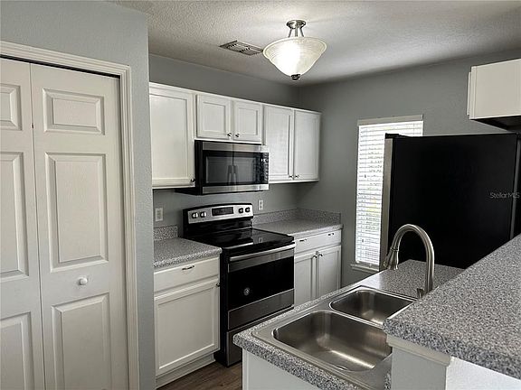 5th image of 3805 Hampstead Ln