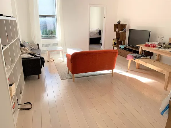 216 W 78th St APT 3C, New York, NY 10024