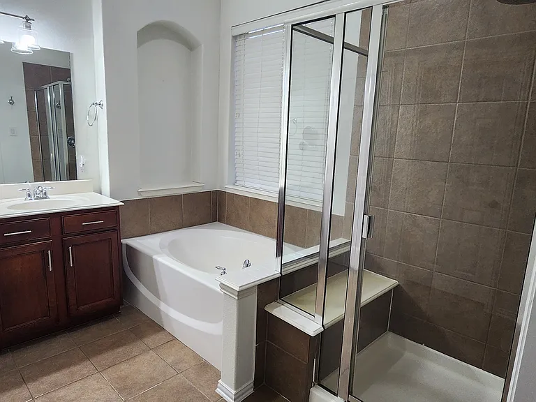 Seperate Tub and Shower, Dual Sinks, Privacy room for toilet.