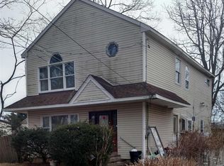 230 42nd St, Copiague, NY 11726