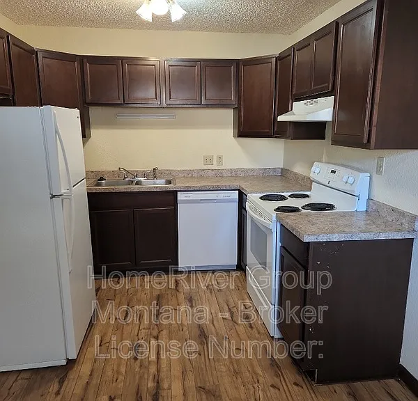 909 Pattee Creek Dr #E — Photo 4