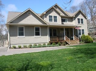 588 Montauk Hwy, Westhampton Beach, NY 11978