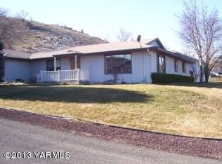 808 S 5th St, Selah, WA