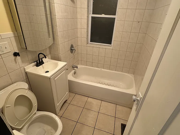 2519 W 62nd St #1 — Photo 6
