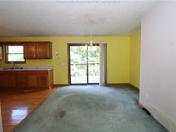 4th image of 13 Twin Oaks Dr