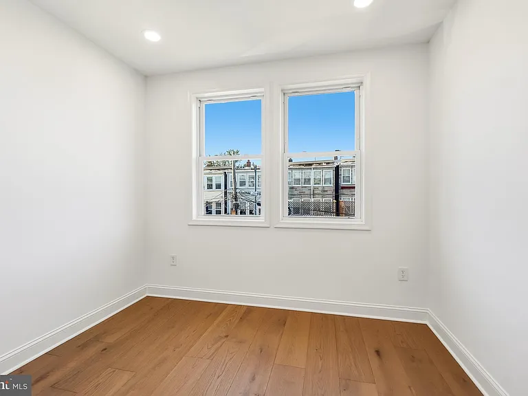 1529 Isherwood St NE — Photo 13