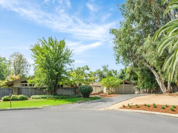 1685 W Robinwood Ln, Fresno, CA 93711