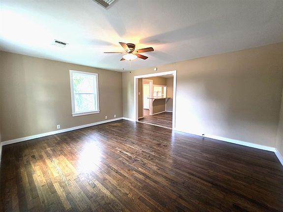 4th image of 2406 Elizabeth Dr