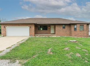 1430 Deadra Dr, Lebanon, MO 65536