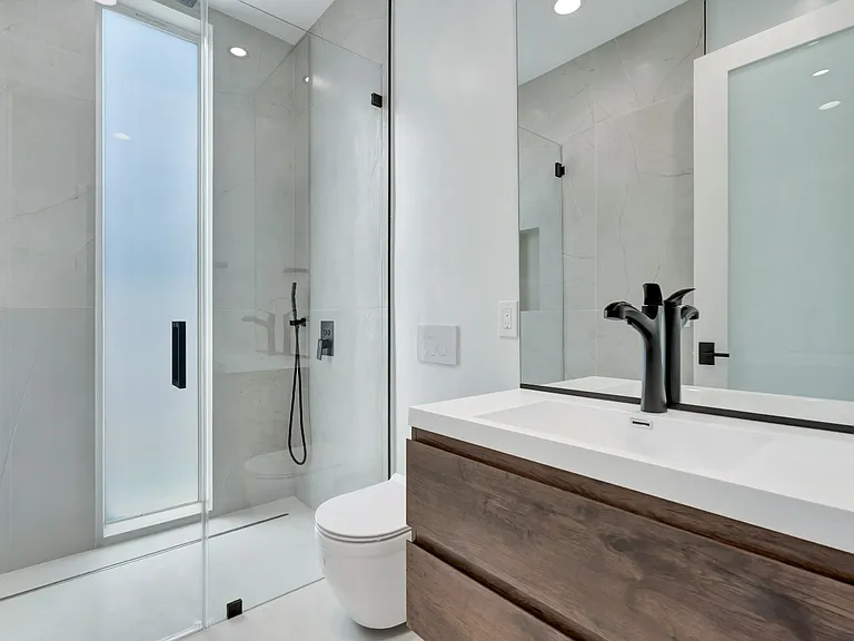 11609 Burbank Blvd #2 — Photo 10