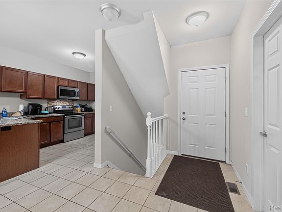 3rd image of 307 Victoria Dr