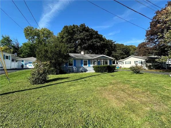 56 Sprucewood Dr, Geneva, NY 14456
