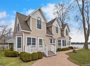 1382 Nita, Pinckney, MI