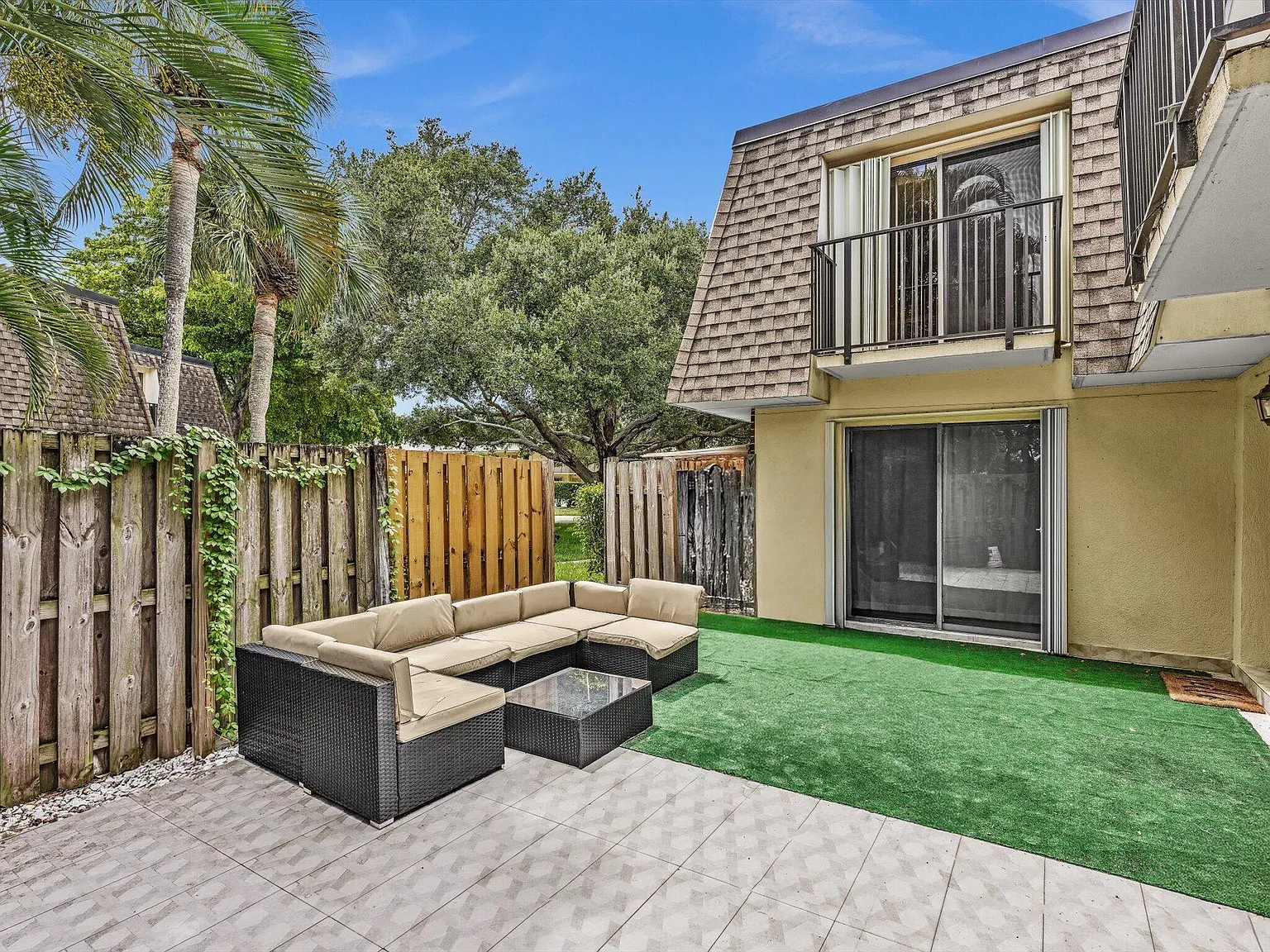 2 bed, 2.5 bath, 1350 sqft, $2,500 — Photo 1