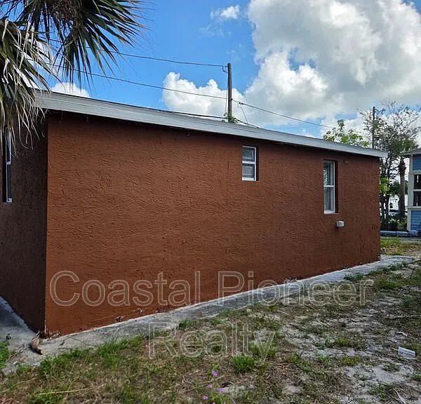 606 Cross St — Photo 12
