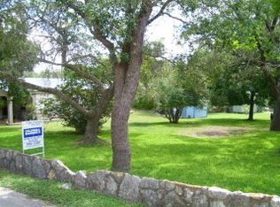 21 W Cedar Dr, Kerrville, TX 78028