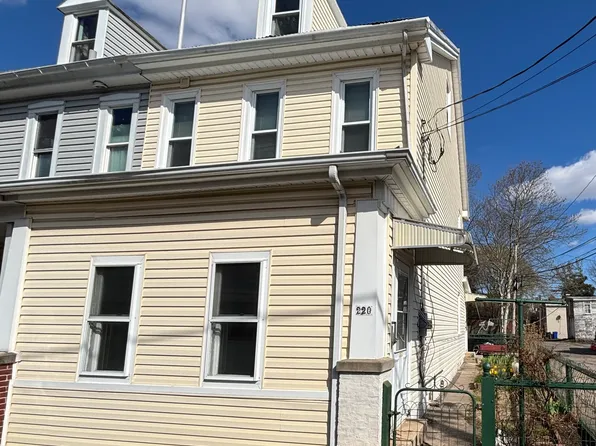 220 Penn St, Pottstown, PA 19464