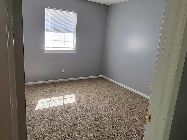 213 Hilltop Dr — Photo 13