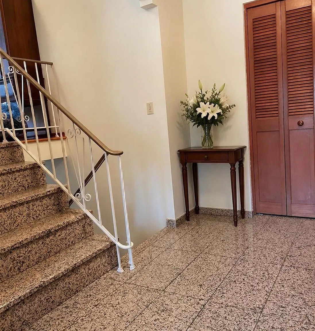 3 bed, $2,500 — Photo 2