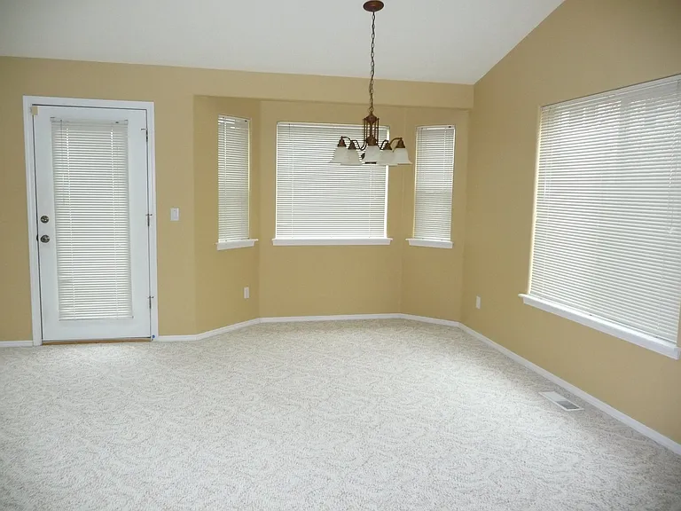 2053 W Park Ct NW — Photo 6