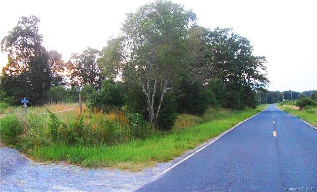 2nd image of 2301 Smith Rd
