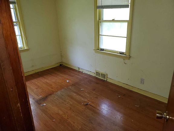 5th image of 924 E Glenwood Dyer Rd