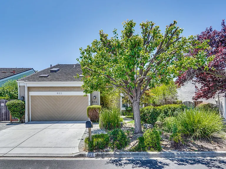803 Runningwood Cir — Photo 1