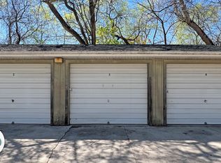 546 E State St #4-2-3, Mason City, IA 50401