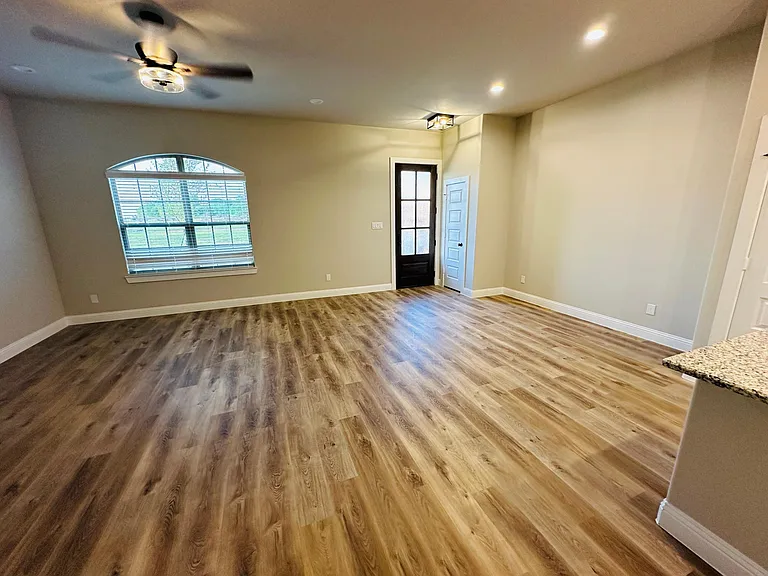 4104 Avion Dr — Photo 6