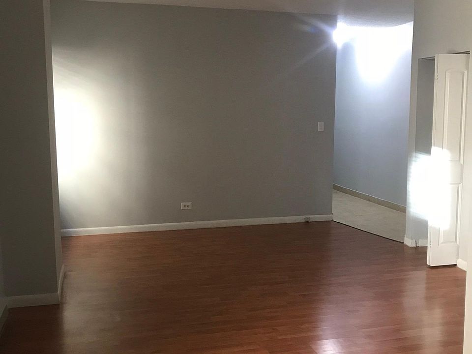 1st image of 4521 N Clarendon Ave #304
