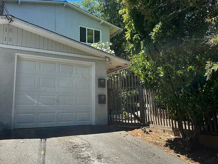 16 Thomas Ct #16 — Photo 7