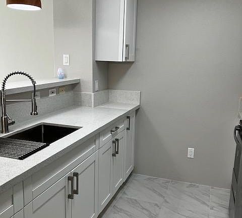 4th image of 1133 Waimanu St APT 206