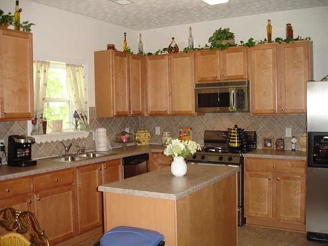 2nd image of 406 Avery Ct