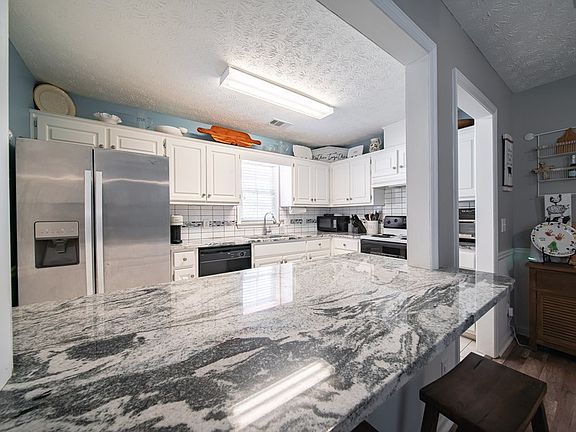 4th image of 5743 Stoneridge Dr