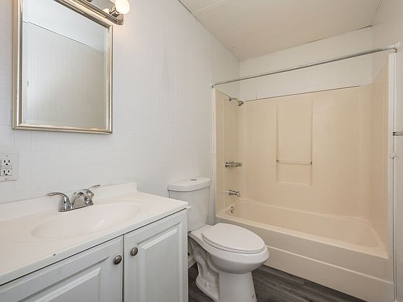 3rd image of 3518 E Edgar Ave